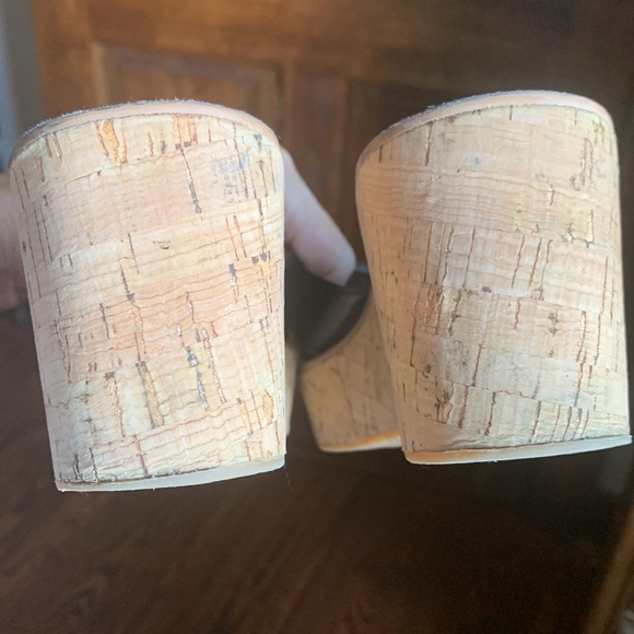 Sam Edelman black patent leather wedges w/ brown leather insole, rubber bottom 7 - Picture 8 of 11